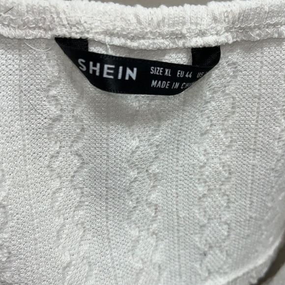 🪻3/$30 Detailed crop top!🪻 - Picture 4 of 4